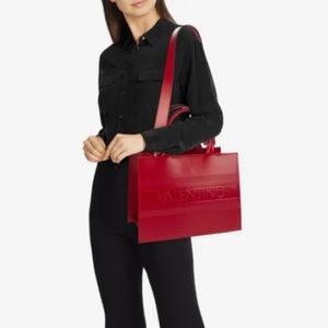 Mario V Red tote bag